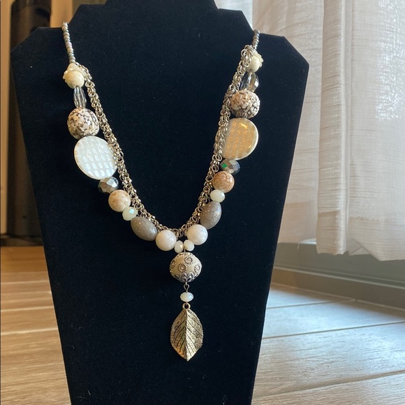 Elegant Beaded Necklace with Leaf Pendant - Picture 3 of 4